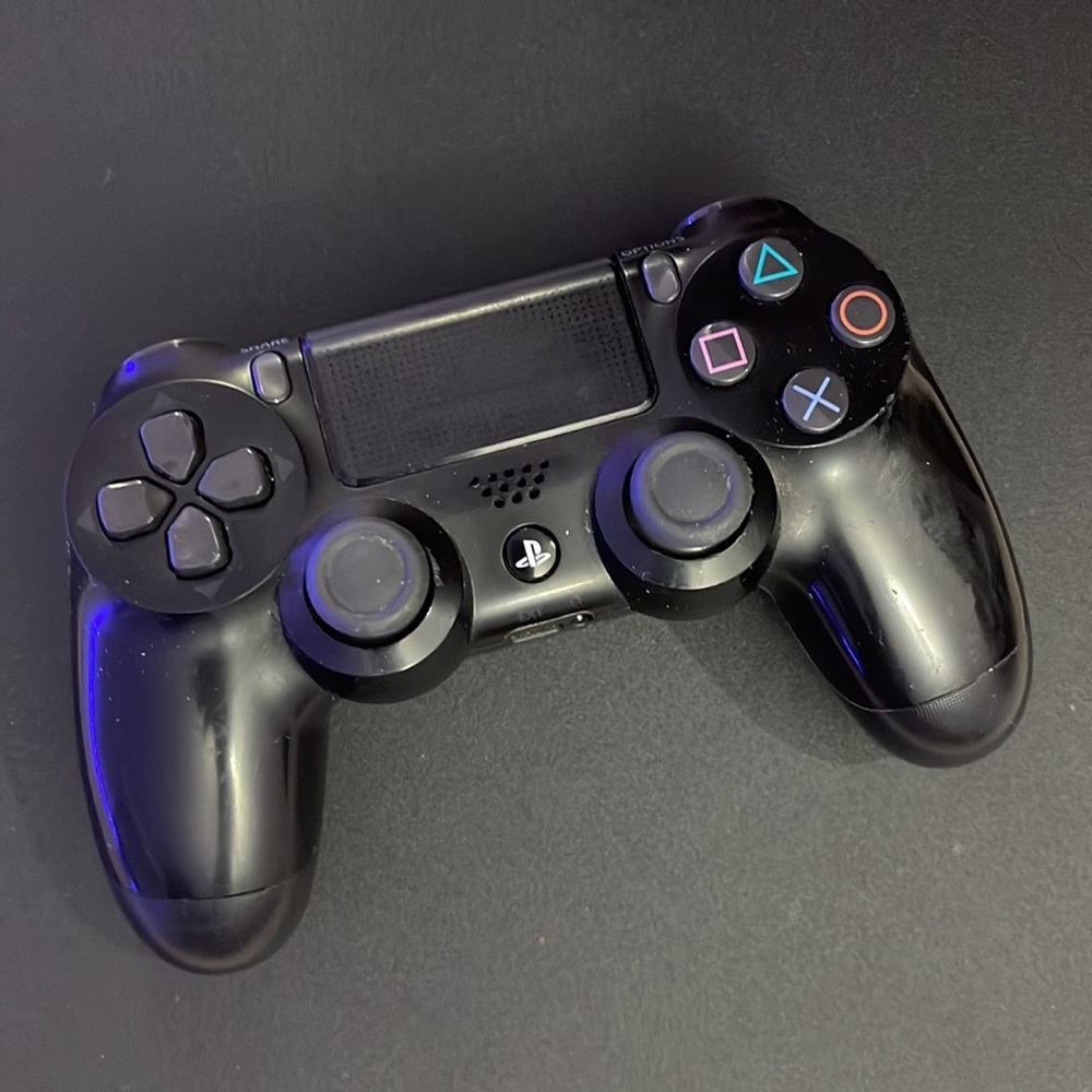 Ps4 and controller - Picture 5 of 6